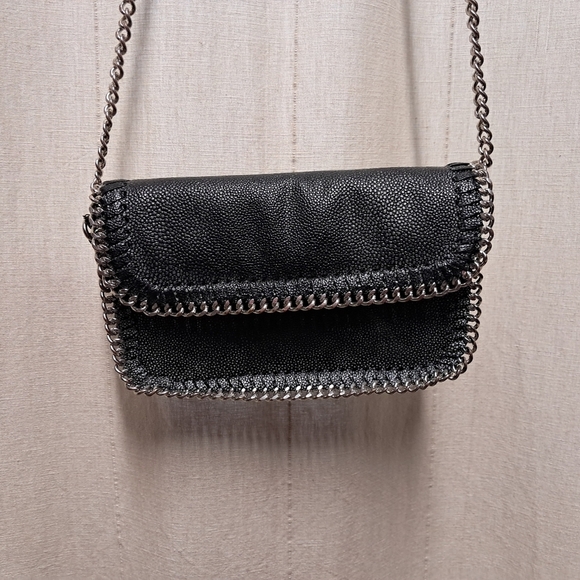 Sondra Roberts Silver Chain Leather Crossbody Bag - Picture 2 of 7